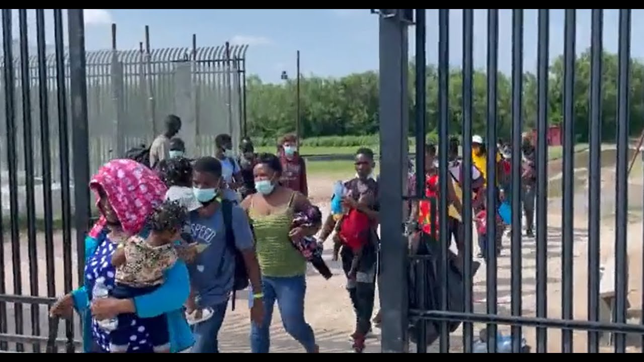 Del Rio Texas under a non stop influx of migrants