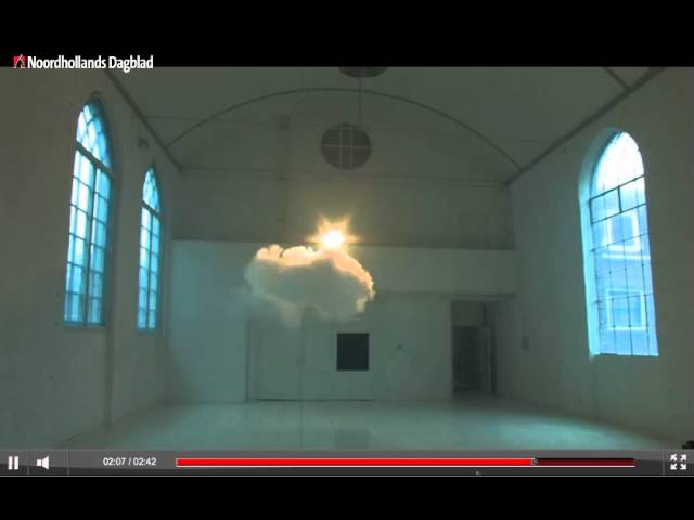 Artist Berndnaut Smilde creates indoor clouds.mp4